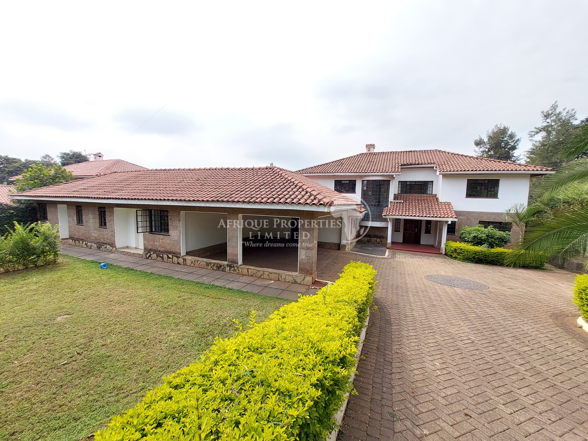 𝐒𝐭𝐮𝐧𝐧𝐢𝐧𝐠 𝟓-𝐁𝐞𝐝𝐫𝐨𝐨𝐦 𝐄𝐱𝐞𝐜𝐮𝐭𝐢𝐯𝐞 Maisonette 𝐰𝐢𝐭𝐡 𝐃𝐒𝐐 & 𝐆𝐮𝐞𝐬𝐭 𝐖𝐢𝐧𝐠 𝐅𝐨𝐫 𝐒𝐚𝐥𝐞 𝐢𝐧 𝐑𝐮𝐧𝐝𝐚 𝐄𝐬𝐭𝐚𝐭𝐞