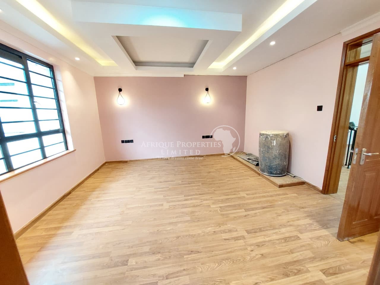 𝐋𝐮𝐱𝐮𝐫𝐢𝐨𝐮𝐬 𝟒 𝐁𝐞𝐝𝐫𝐨𝐨𝐦 𝐀𝐥𝐥-𝐄𝐧𝐬𝐮𝐢𝐭𝐞 Maisonette + 𝐄𝐧𝐬𝐮𝐢𝐭𝐞 𝐃𝐒𝐐 | 𝐅𝐨𝐫 𝐒𝐚𝐥𝐞 & 𝐑𝐞𝐧𝐭 in 𝐓𝐡𝐢𝐤𝐚 𝐆𝐫𝐞𝐞𝐧𝐬 𝐆𝐨𝐥𝐟 𝐄𝐬𝐭𝐚𝐭𝐞