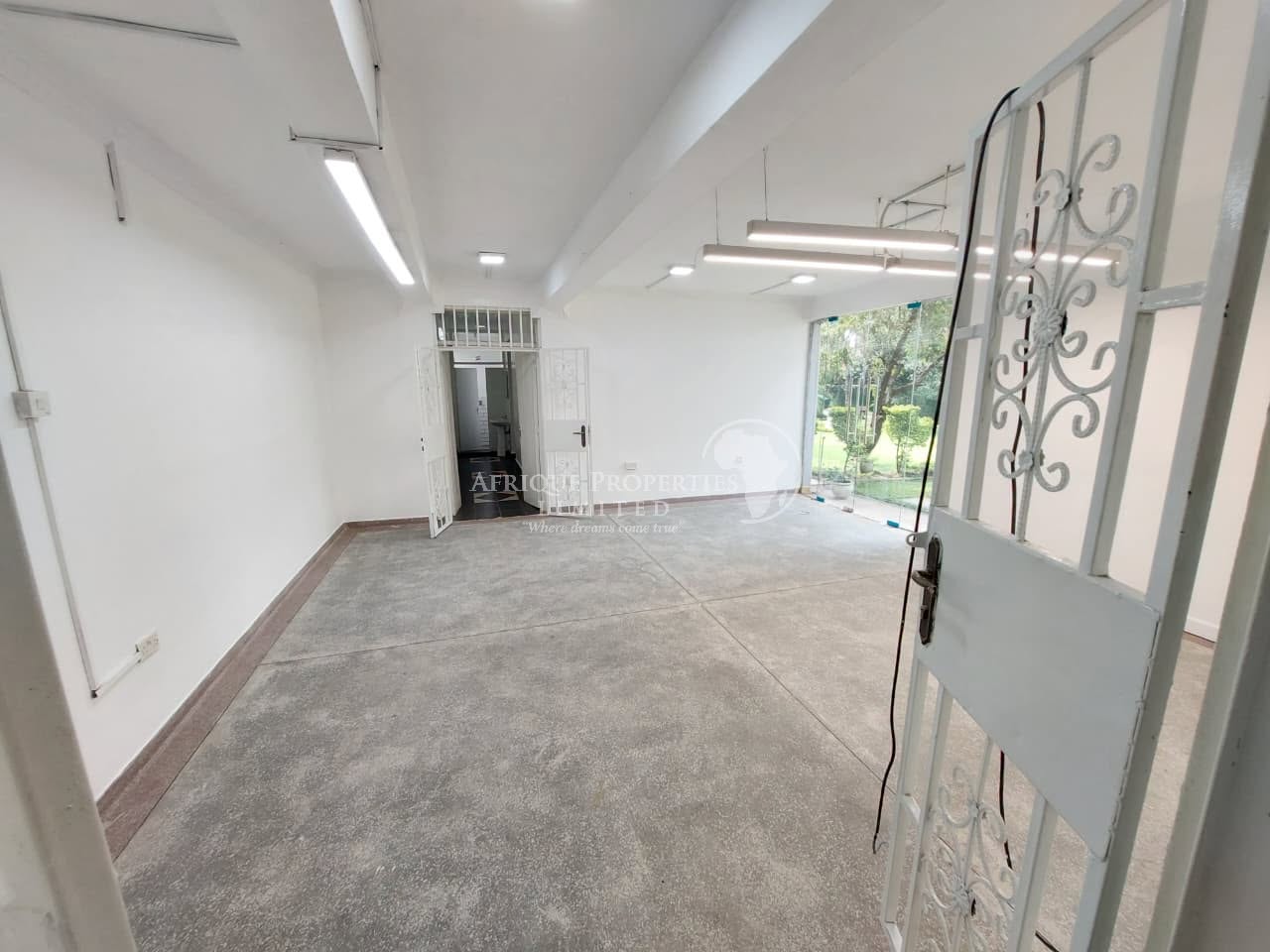 𝐋𝐮𝐱𝐮𝐫𝐢𝐨𝐮𝐬 𝟒 𝐁𝐞𝐝𝐫𝐨𝐨𝐦 𝐀𝐥𝐥-𝐄𝐧𝐬𝐮𝐢𝐭𝐞 Maisonette + 𝐆𝐮𝐞𝐬𝐭 𝐇𝐨𝐮𝐬𝐞 | 𝐅𝐨𝐫 𝐑𝐞𝐧𝐭 in Nyari Estate Image
