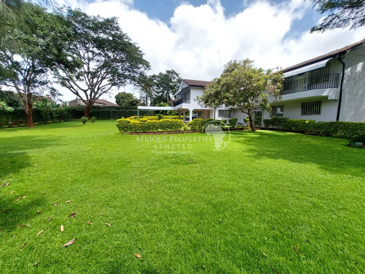 𝐋𝐮𝐱𝐮𝐫𝐢𝐨𝐮𝐬 𝟒 𝐁𝐞𝐝𝐫𝐨𝐨𝐦 𝐀𝐥𝐥-𝐄𝐧𝐬𝐮𝐢𝐭𝐞 Maisonette + 𝐆𝐮𝐞𝐬𝐭 𝐇𝐨𝐮𝐬𝐞 | 𝐅𝐨𝐫 𝐑𝐞𝐧𝐭 in Nyari Estate