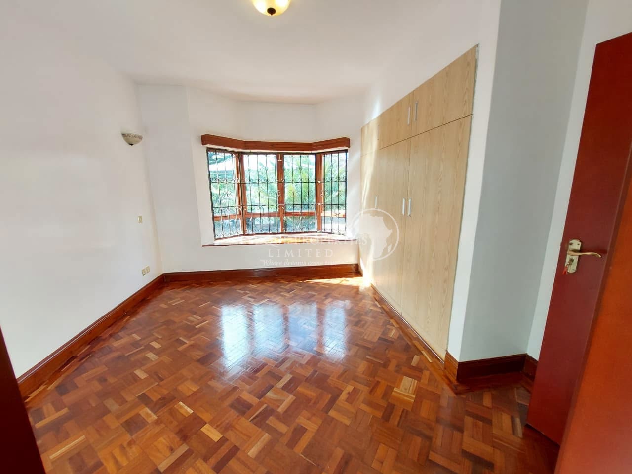 𝐋𝐮𝐱𝐮𝐫𝐲 𝟓 𝐁𝐞𝐝𝐫𝐨𝐨𝐦 𝐀𝐥𝐥-𝐄𝐧𝐬𝐮𝐢𝐭𝐞 Maisonette + 𝟐 𝐃𝐒𝐐𝐬 | 𝐅𝐨𝐫 𝐑𝐞𝐧𝐭 in Runda