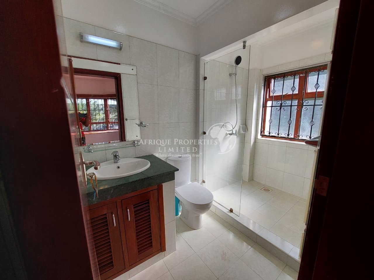 𝐋𝐮𝐱𝐮𝐫𝐲 𝟓 𝐁𝐞𝐝𝐫𝐨𝐨𝐦 𝐀𝐥𝐥-𝐄𝐧𝐬𝐮𝐢𝐭𝐞 Maisonette + 𝟐 𝐃𝐒𝐐𝐬 | 𝐅𝐨𝐫 𝐑𝐞𝐧𝐭 in Runda Image
