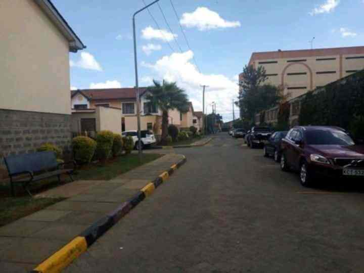 3 bedroom maisonettes with sq for rent in Syokimau