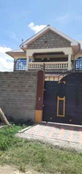 4 bedroom maisonette for sale along Kenyatta road