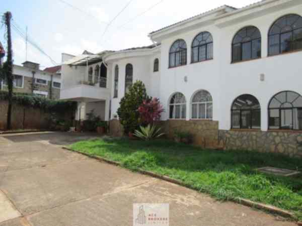 4 bedroom maisonette for sale in Westlands School lane