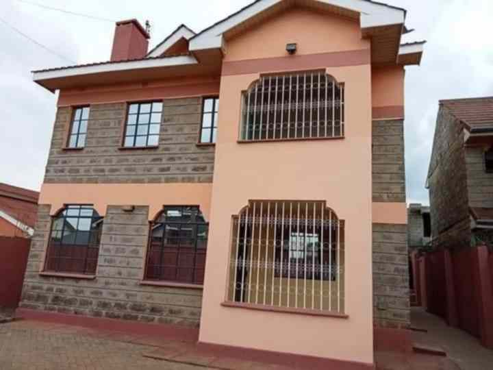 4 bedroom maisonette with servant quarter for rent in Membley