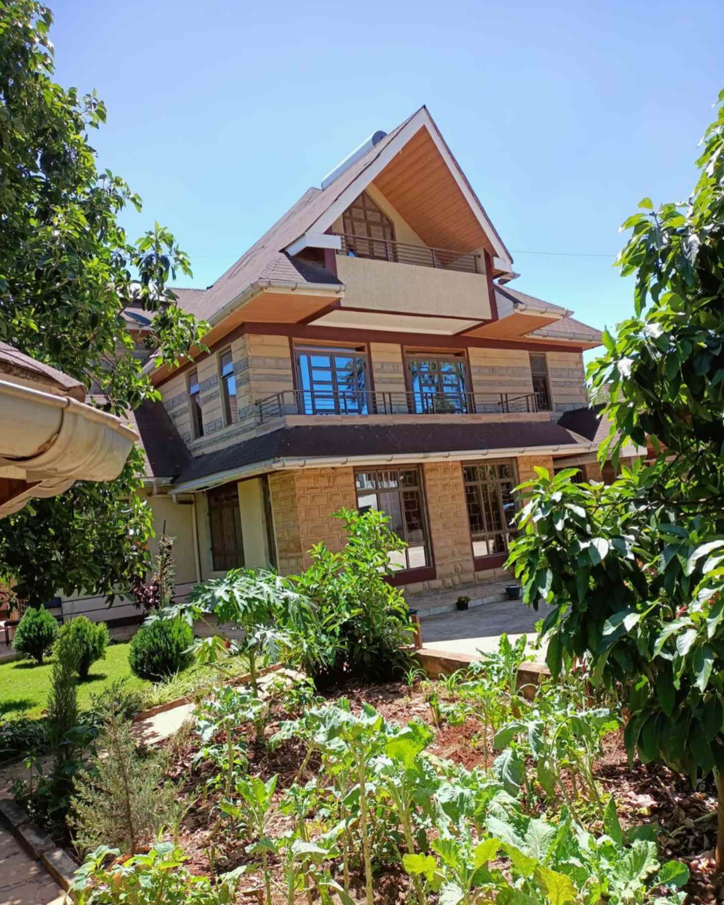 4 bedroom mansion for sale off Kenyatta road