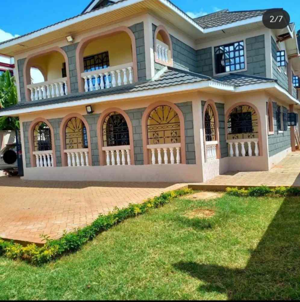 5 bedroom maisonette for sale along Kenyatta road