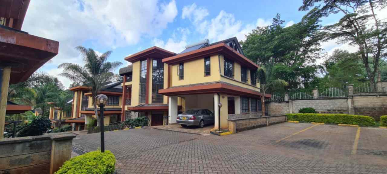 Lavington 4 bedroom townhouse for rent off makini road