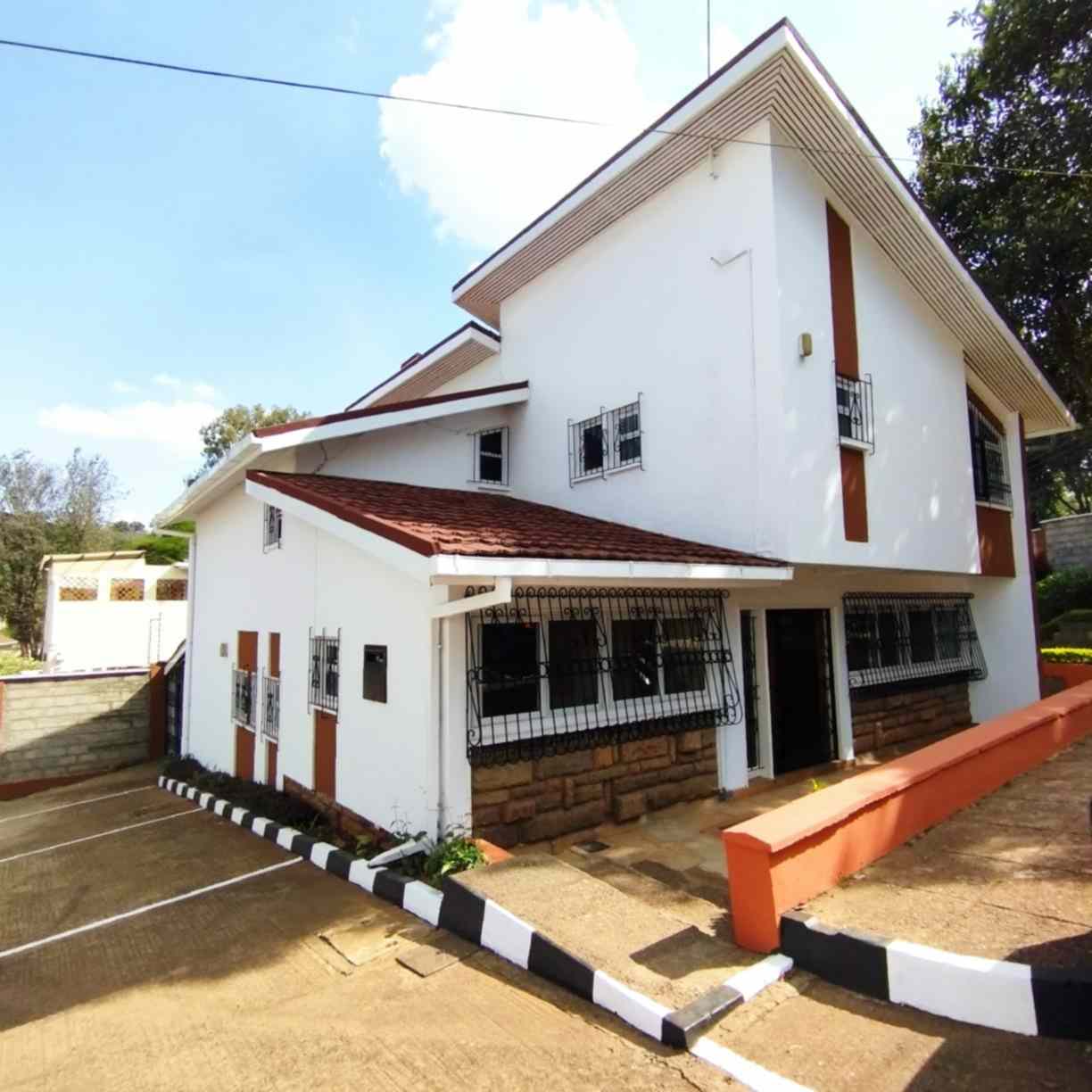 Magnificent 5 Bedrooms  Mansionett with Dsq In Kileleshwa