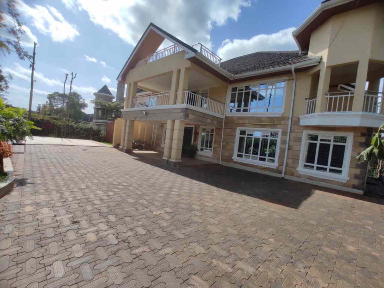 Six bedroom villa to let in Runda