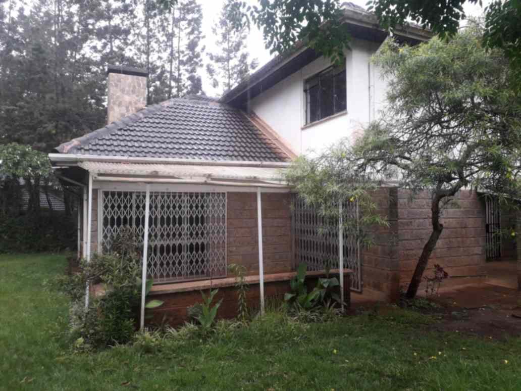 Stunning 4 Bedrooms Mansionate with Sq in Lavington