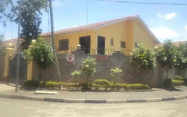 4 bedroom house for sale in Donholm Image