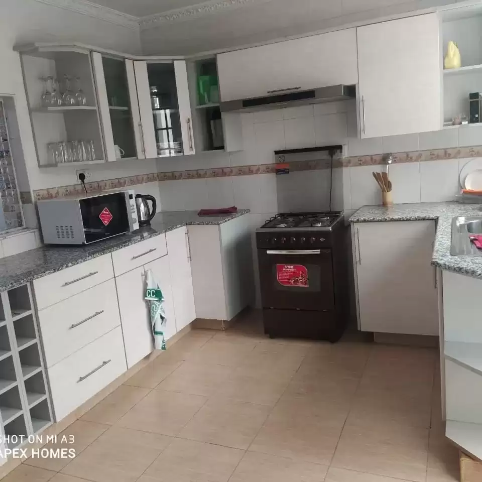 4 bedroom maisonette for rent in Lavington Image