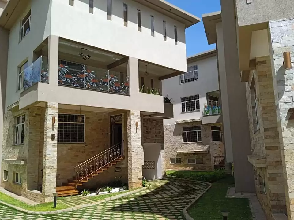 4 bedroom townhouses for sale in Westlands Spring Valley Image