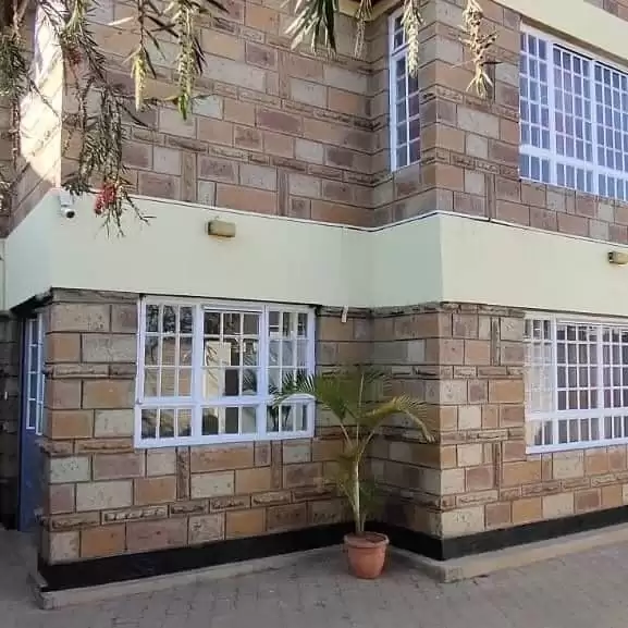 5 bedroom maisonette for sale in Membley Image