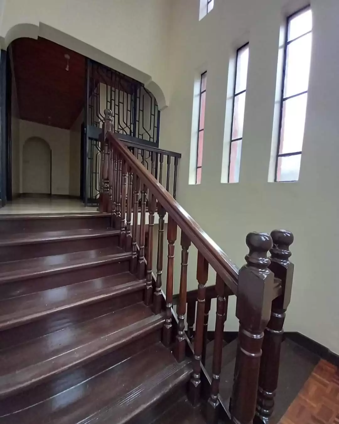 5 bedroom townhouse for rent in Riverside drive Image