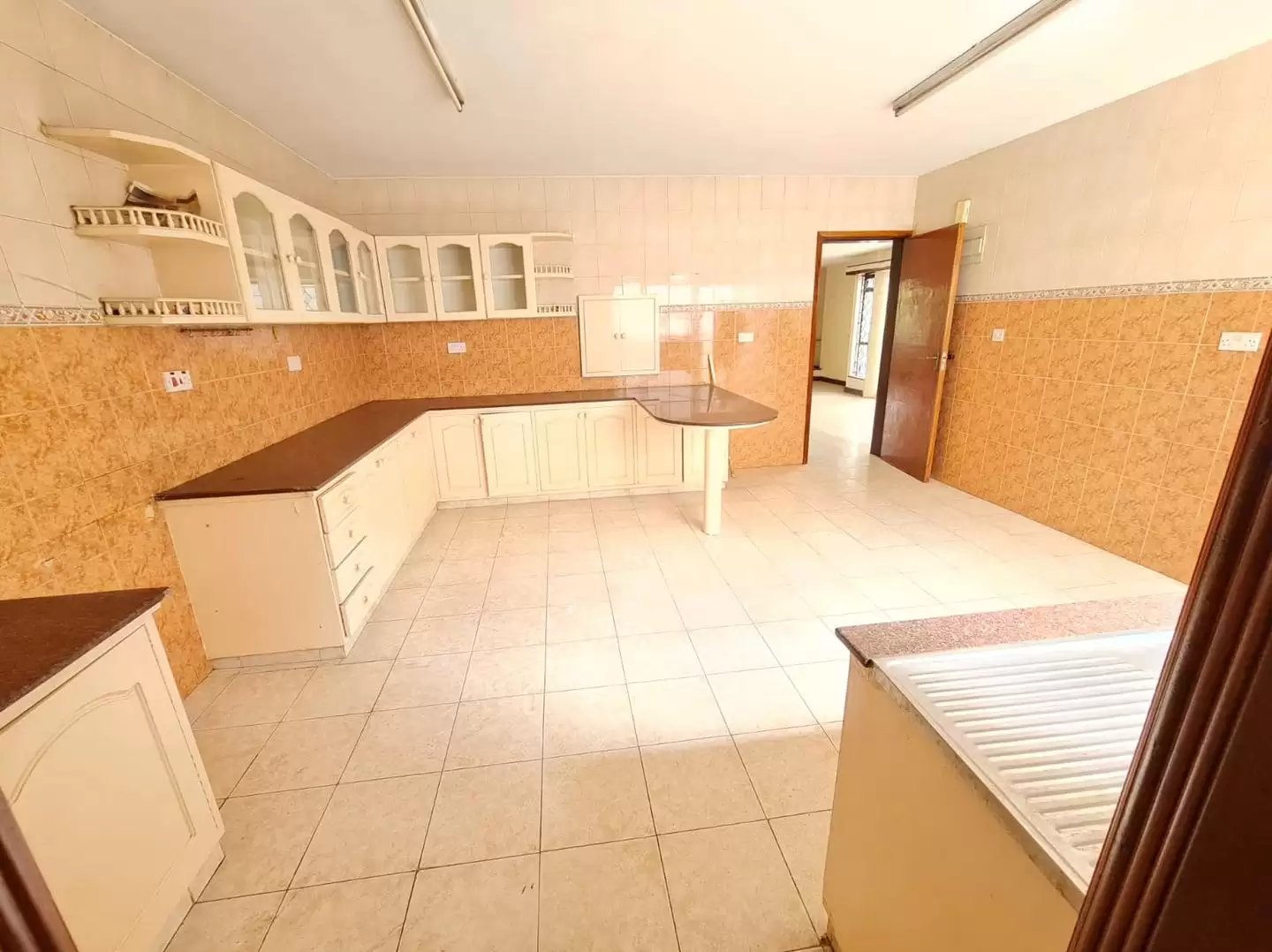 5 bedroom townhouse for sale or rent in Spring Valley Westlands Image