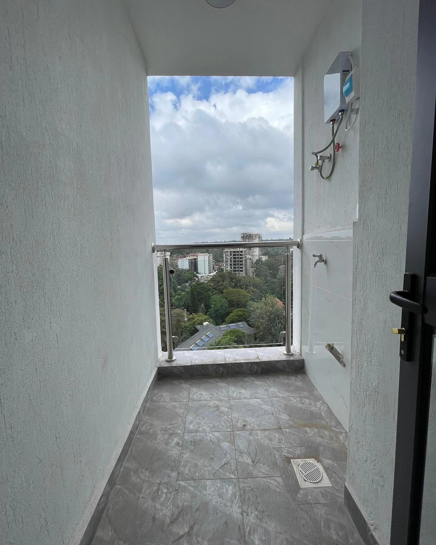 Modern 1-Bedroom Apartment to Let in Riverside Image