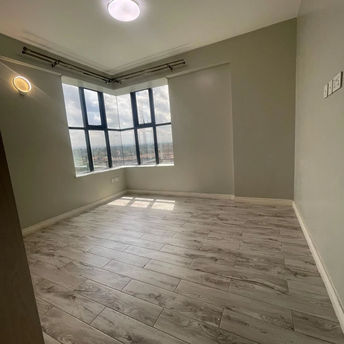 Modern 2-Bedroom Apartment To Let in Garden Estate Image