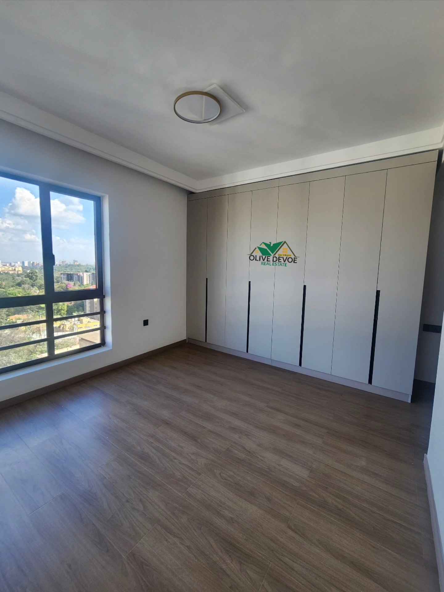 Modern 3 bedroom all ensuite + DSQ apartment for rent in Riverside Image