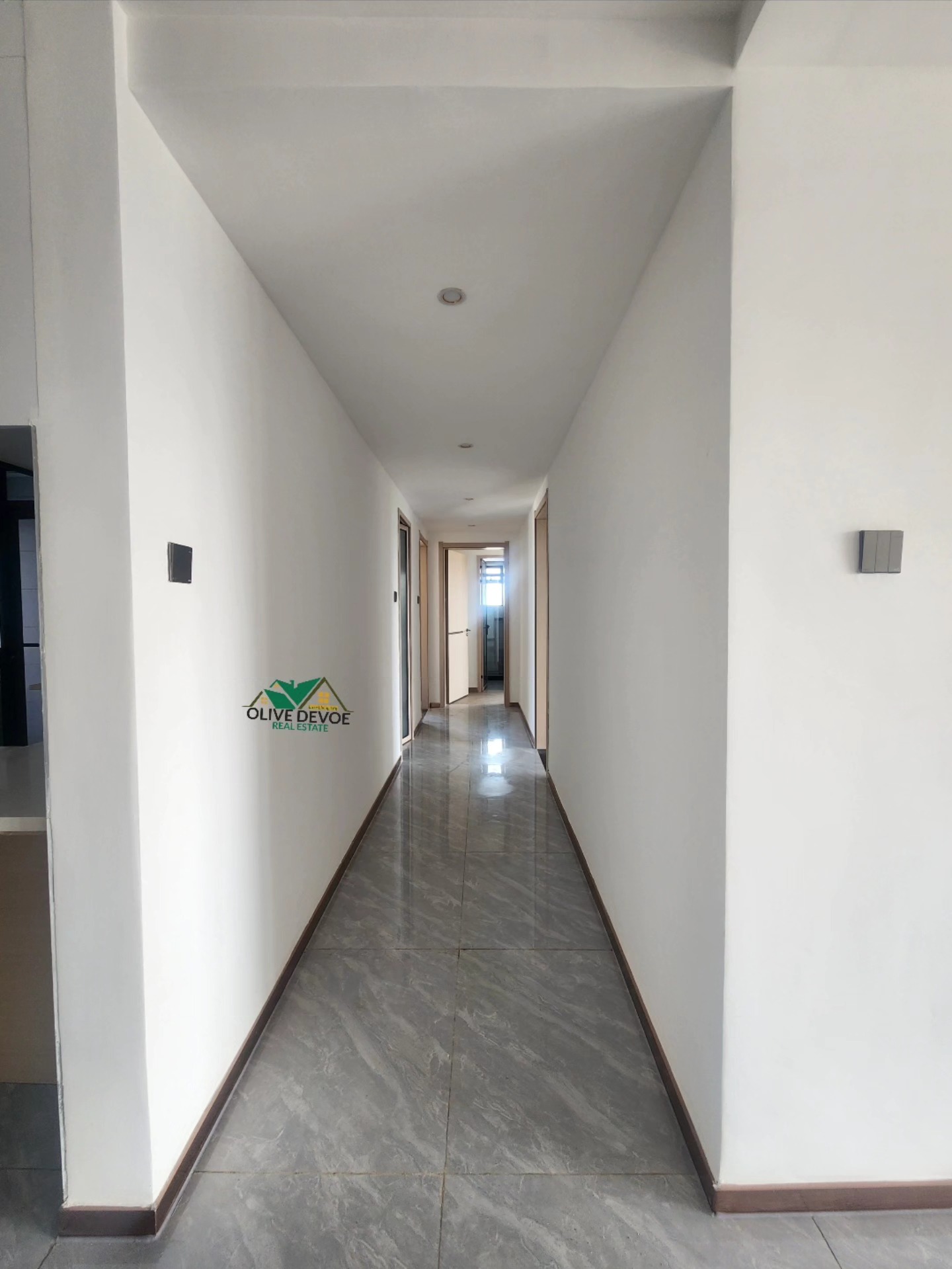 Modern 3 bedroom all ensuite + DSQ apartment for rent in Riverside Image
