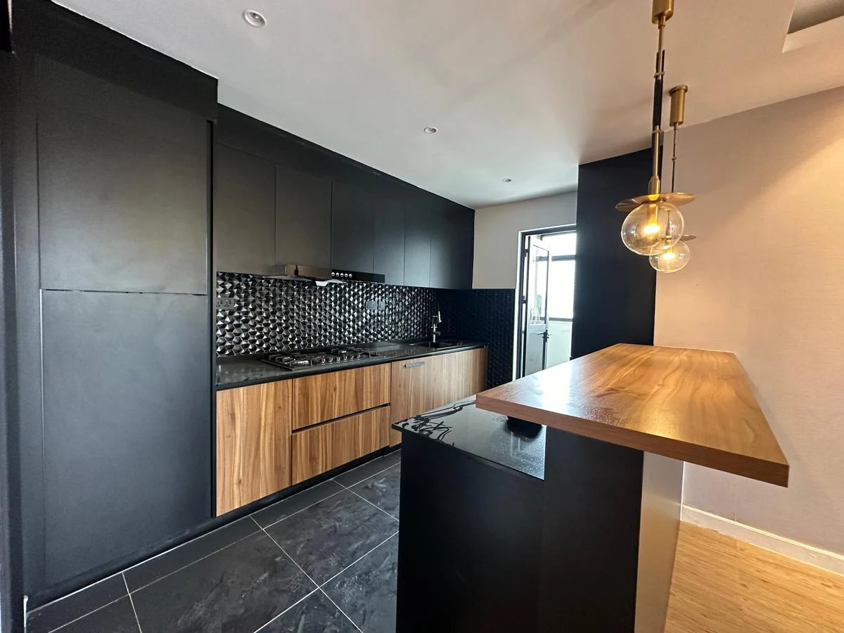 Modern 3 Bedroom Apartment + DSQ in Brookside Image