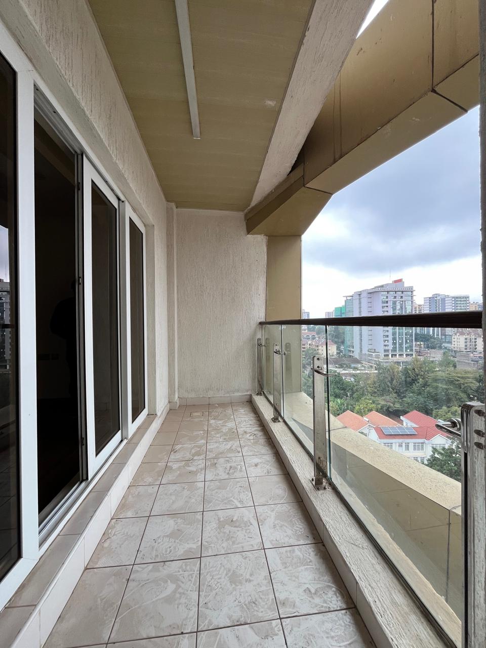 Modern 3 Bedroom Apartment Plus DSQ to Let in Kilimani