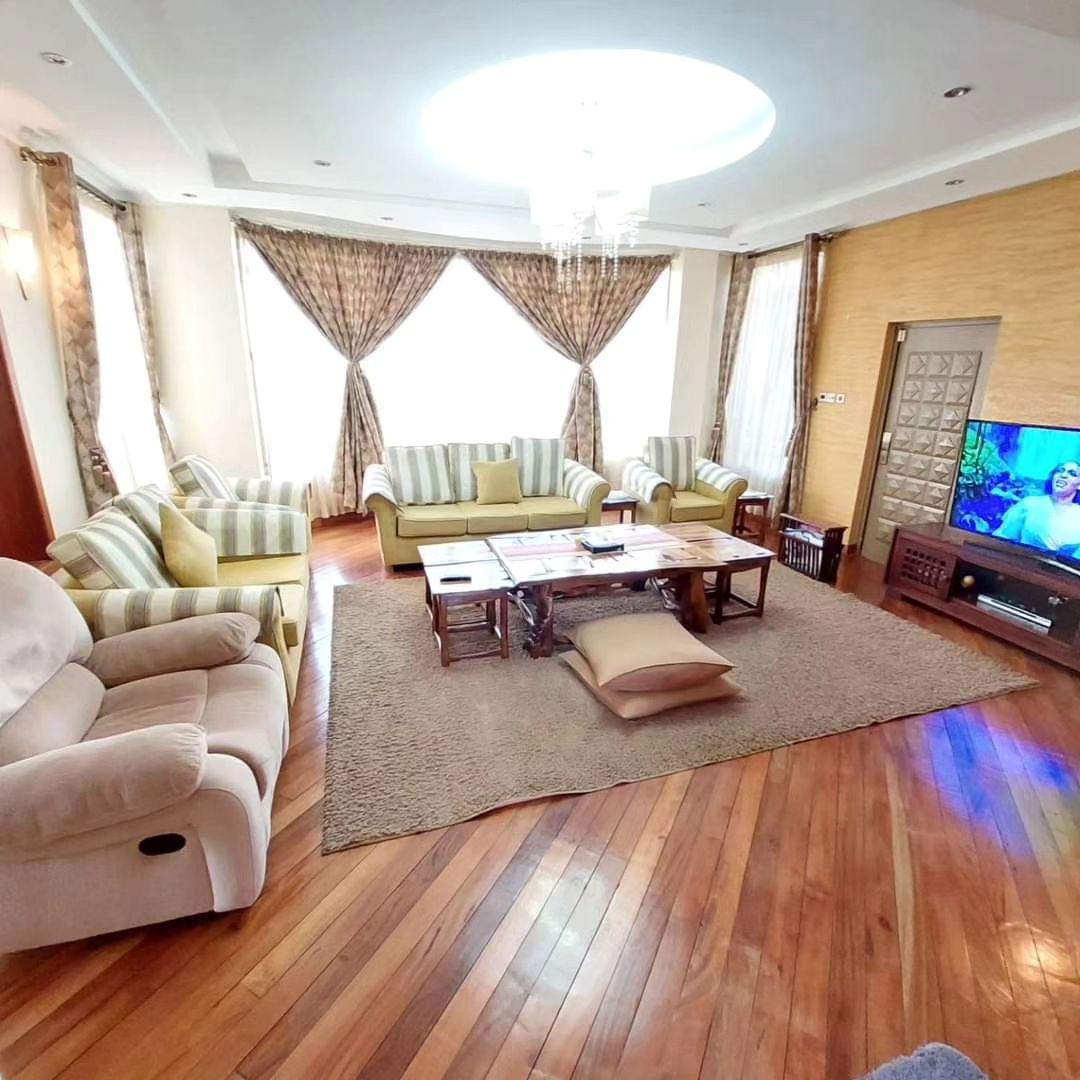 Modern 4 bedroom maisonette for sale in Rigdeways Estate.