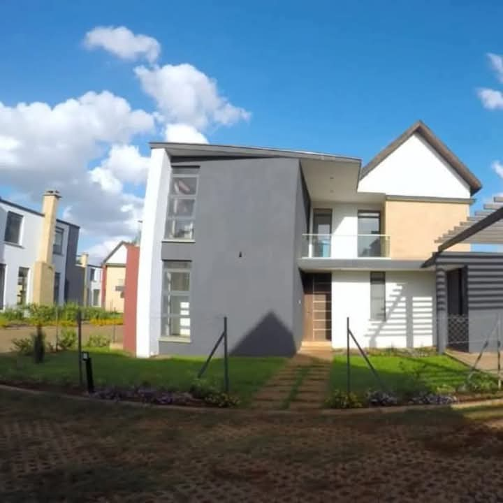 Modern 4 Bedroom Townhouse For Sale in Garden Estate