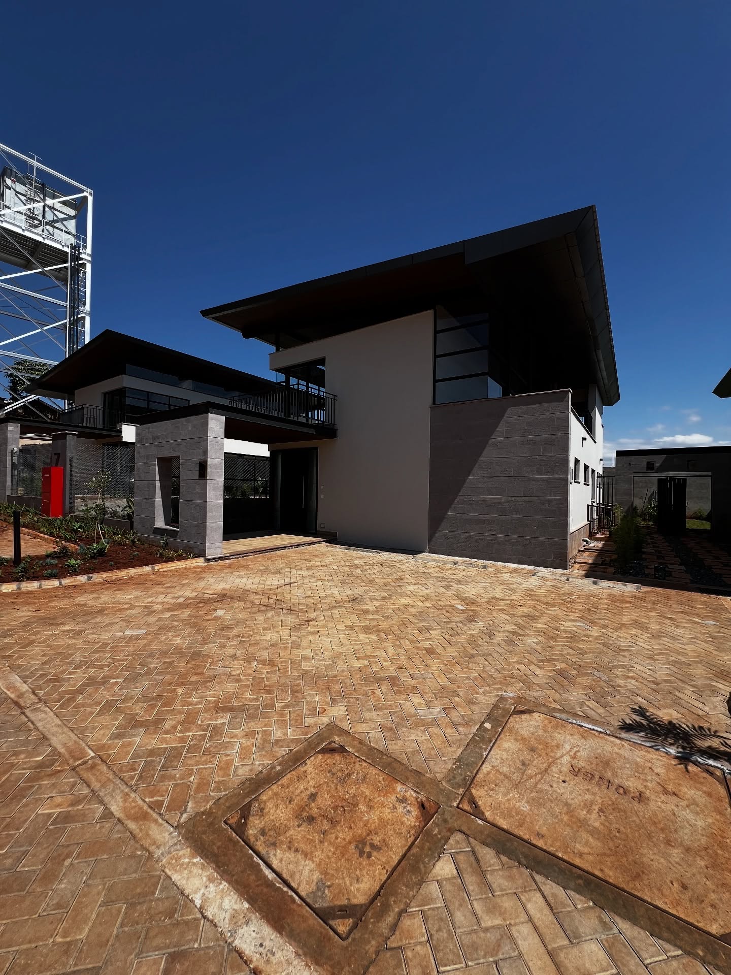 Modern 4 bedrooms with sq townhouse to let or sale in runda