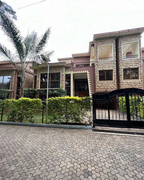 Modern 5 bedroom Vila For Rent in Lavington