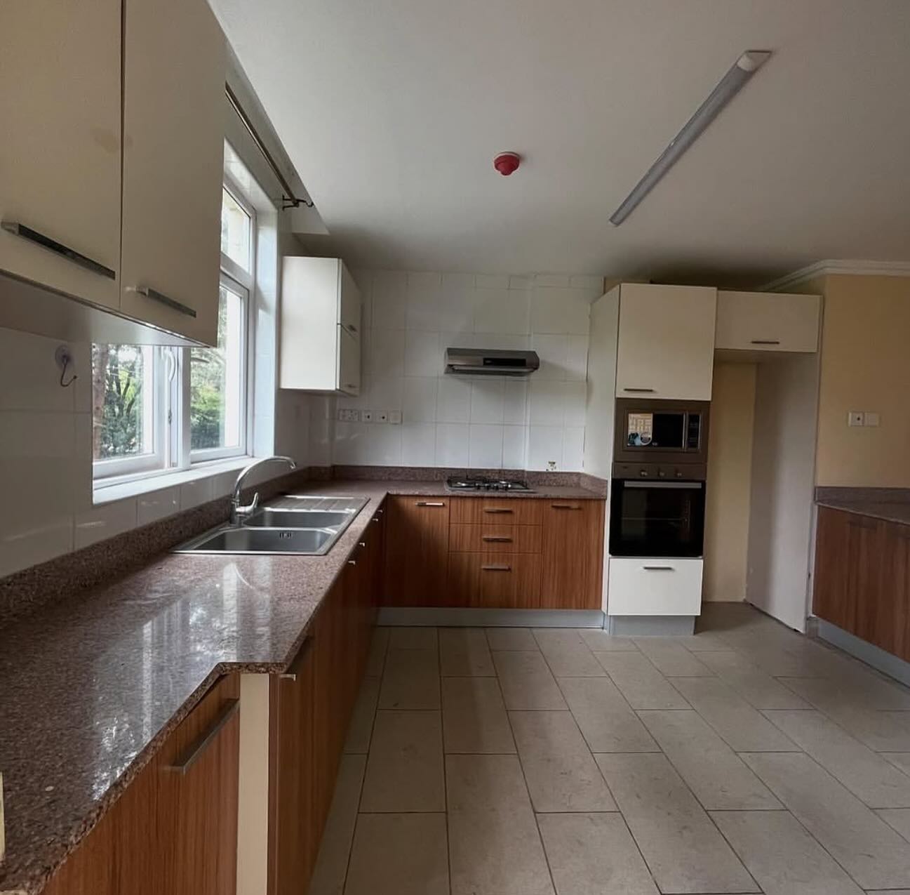 Modern family friendly 3 bedroom apartment plus Dsq to let in Kilimani Image