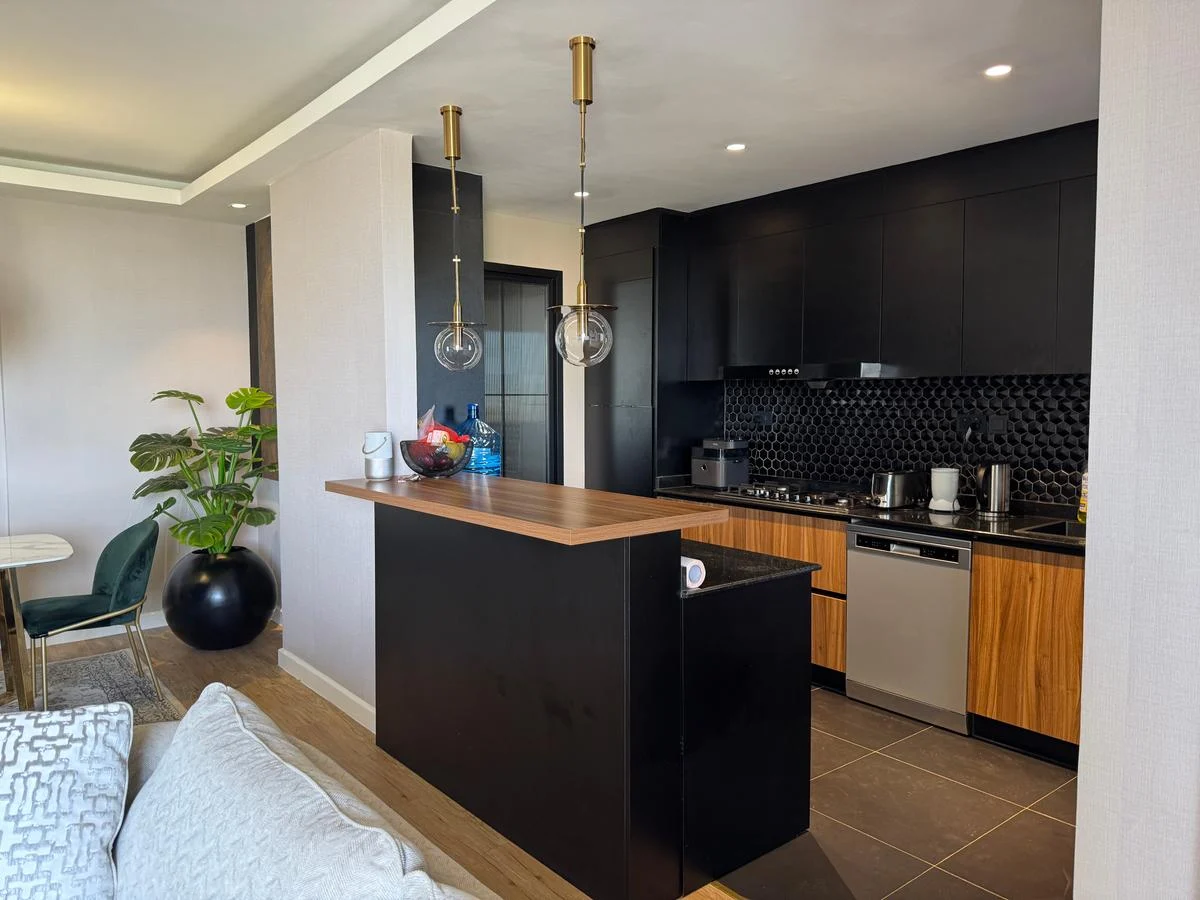 Modern furnished 2 bedroom Apartment ensuite in Brookside Image