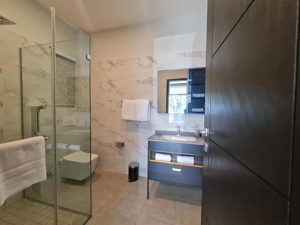 Modern furnished 2 bedroom Apartment ensuite in Riverside Image