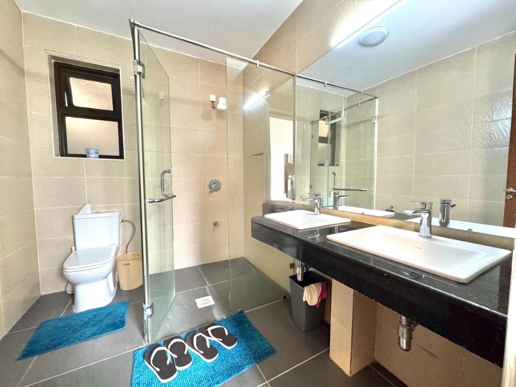 Modern furnished 2 bedroom Apartment Ensuite off Dennis Pritt Image