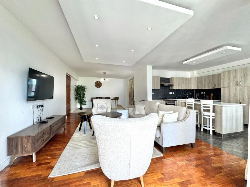 Modern furnished 2 bedroom Apartment Ensuite off Dennis Pritt