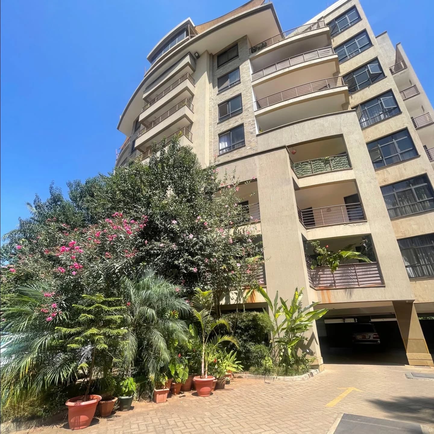 Modern Spacious 3 Bedroom Apartment + DSQ for Sale/Rent in Parklands