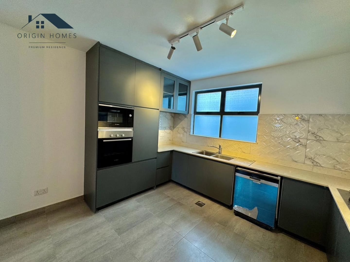 New 3 bedroom Duplex Penthouse plus dsq for rent in Rosslyn
