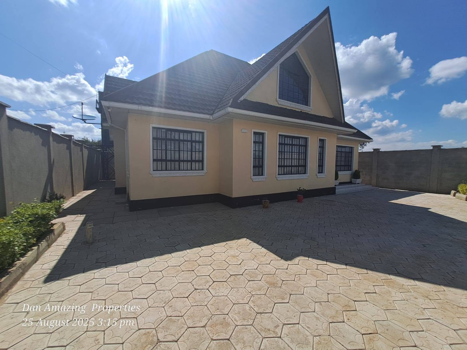 NEW 4 BEDROOM BUNGALOW + ATTIC + DSQ TO LET – KIBIKO, NGONG
