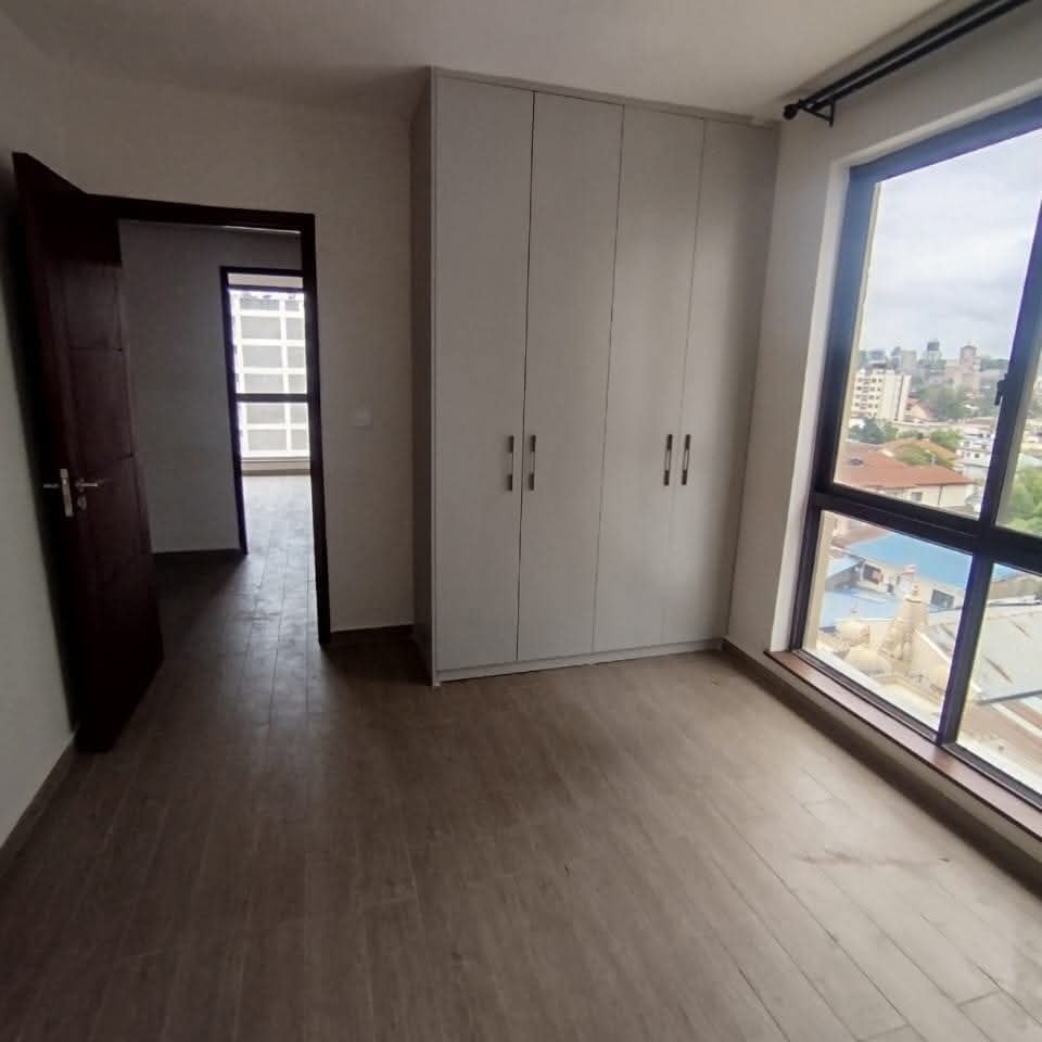 Newly built 3 bedroom apartment to let in south c Image