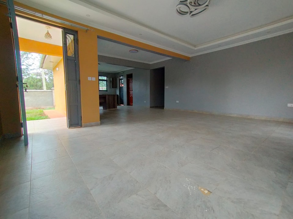 Newly built 3 bedroom bungalow with sq to let in Karen.