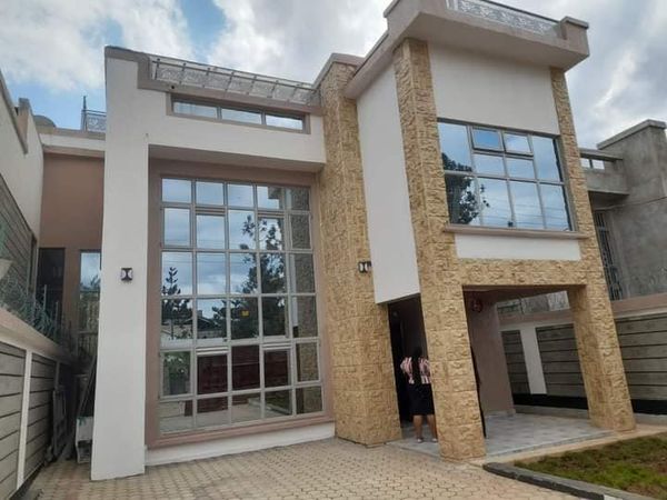 Newly built 4 bedroom maisonette all ensuite Plus Dsq for sale in Ruiru Mugutha