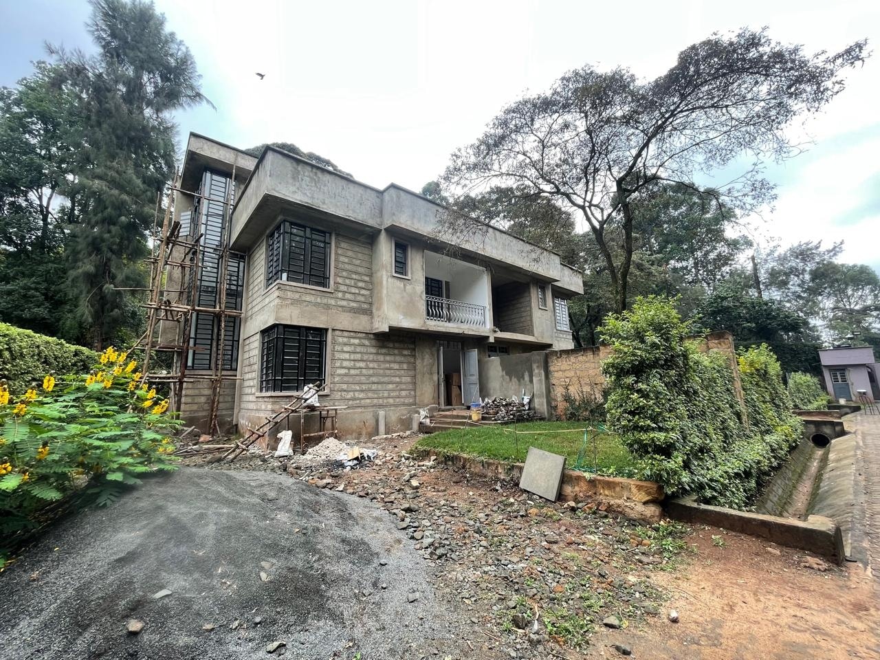 Newly built 4 bedroom maisonette plus sq to let in Karen