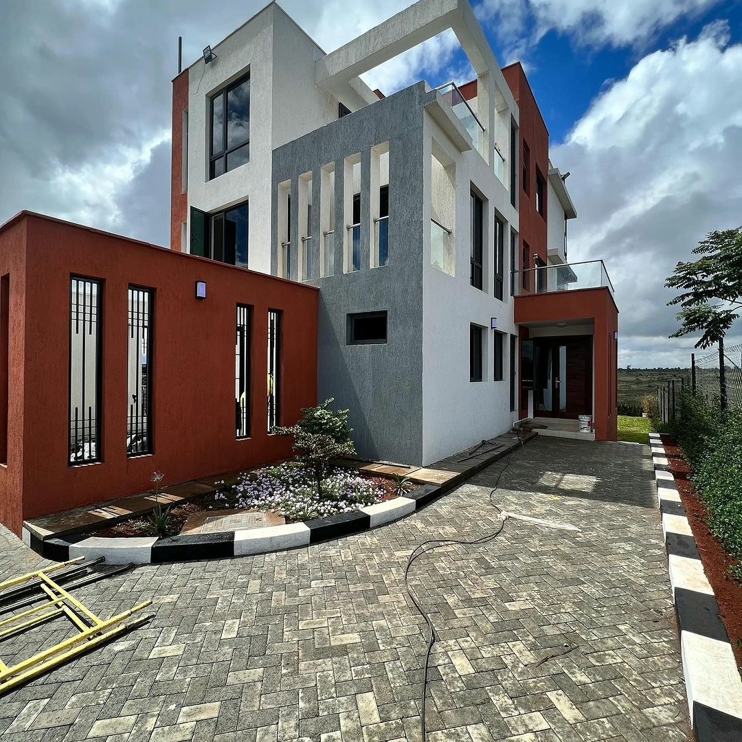 Newly Built 4 bedrooms with sq villa for sale in Membly