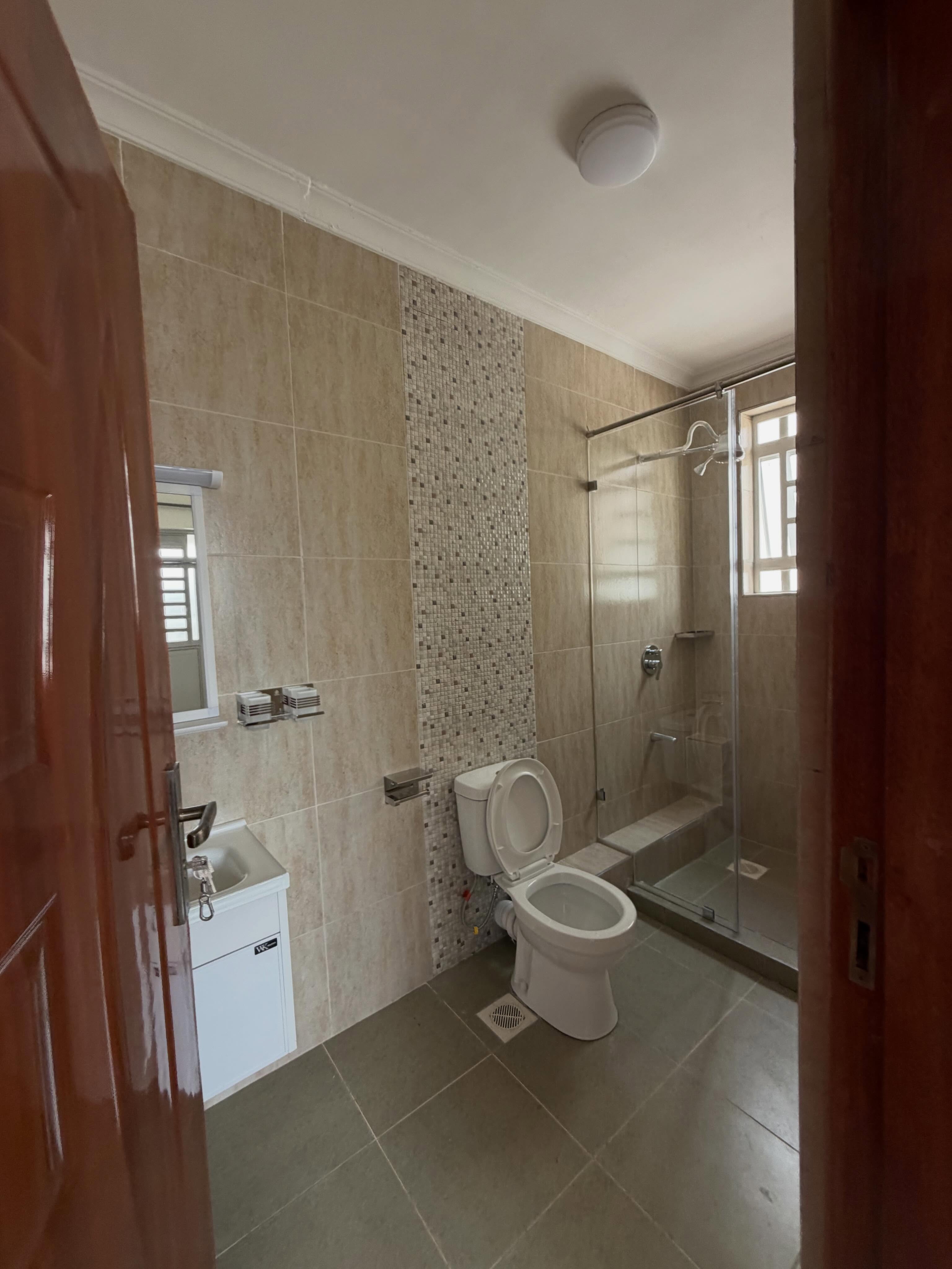 Newly Built 5 Bedroom + DSQ for Let in aren Fair Acres,