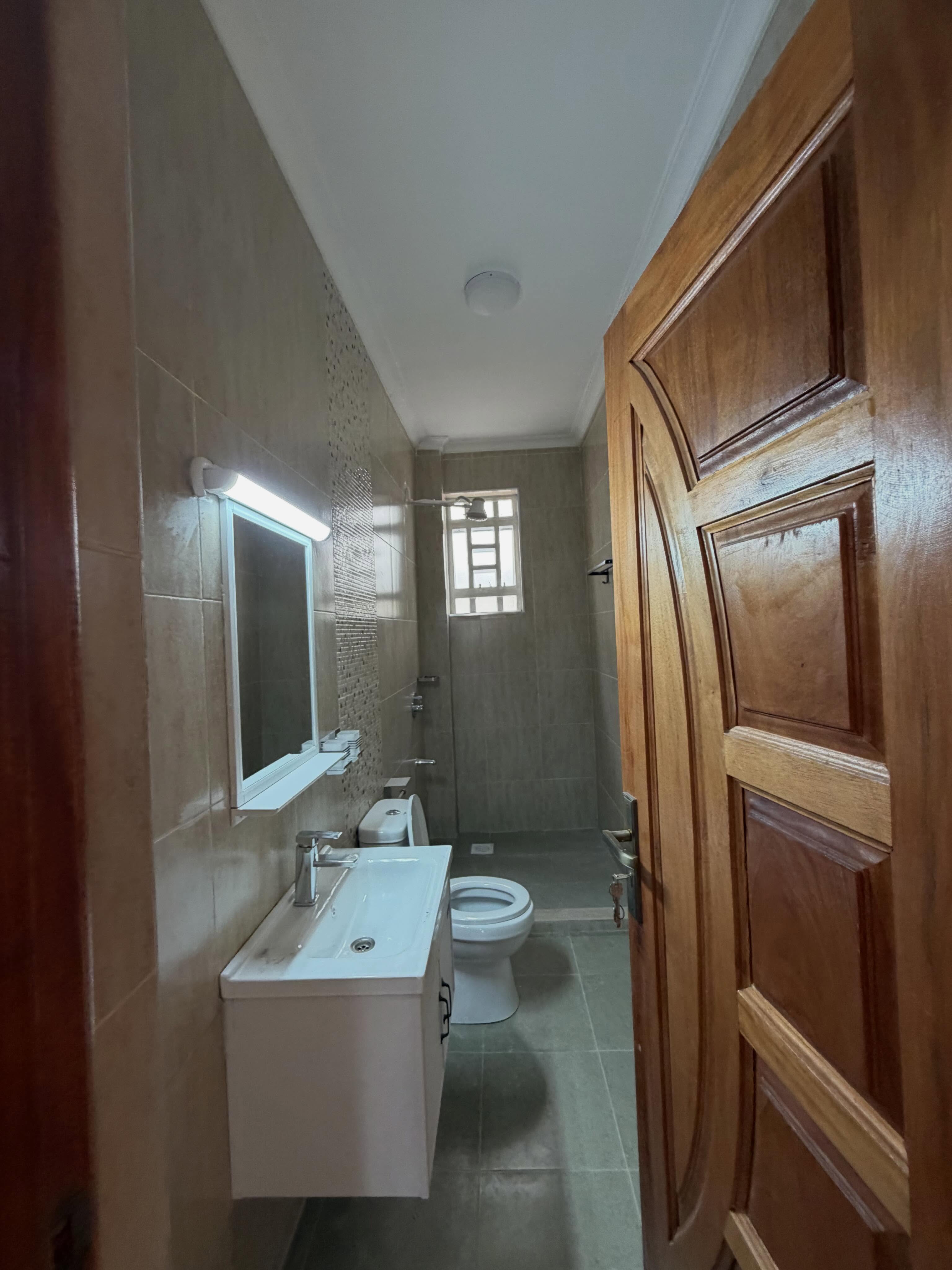 Newly Built 5 Bedroom + DSQ for Let in aren Fair Acres, Image