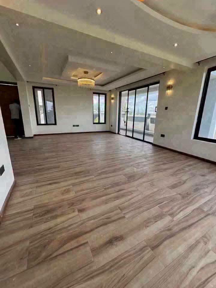 Newly built luxurious 4 bedroom all en-suite townhouse for sale in kitengela Image