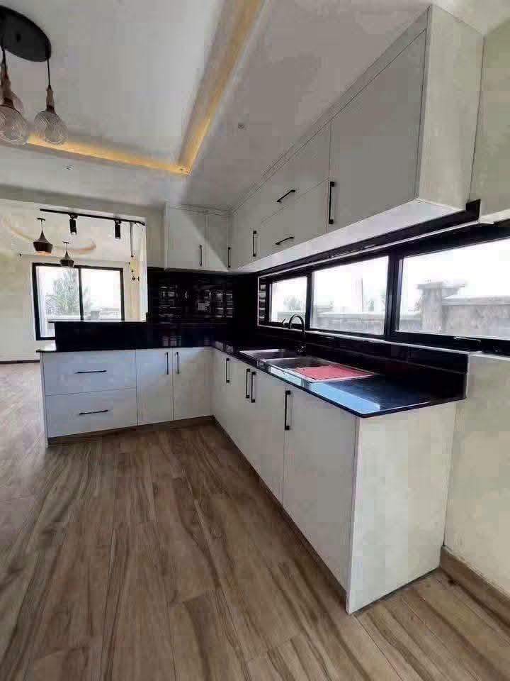 Newly built luxurious 4 bedroom all en-suite townhouse for sale in kitengela Image