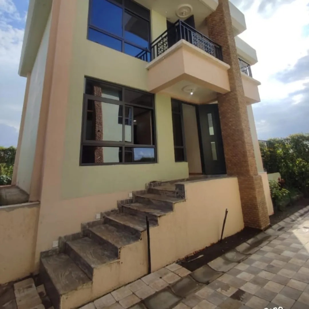 Newly built Modern 3 Bedrooms Apartment Duplex Guestwing To Let off the Northern Bypass, Tatu City